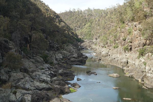 img alt="Cataract Gorge lies just a short distance from Launceston, but it feels worlds away from civilisation." 